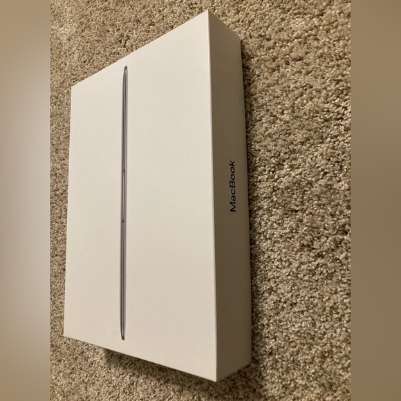 Apple iPad 7th generation Wi-Fi 32 gb product box and instructions - Picture 9 of 10